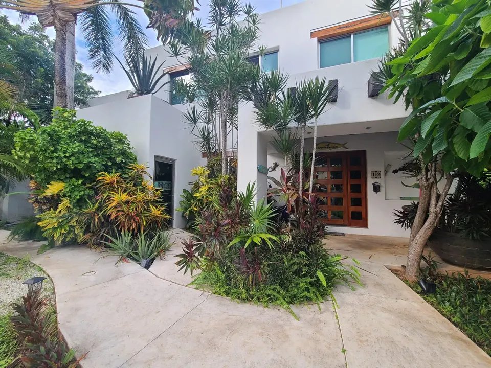2 STORY — Maison (4 c.c.)